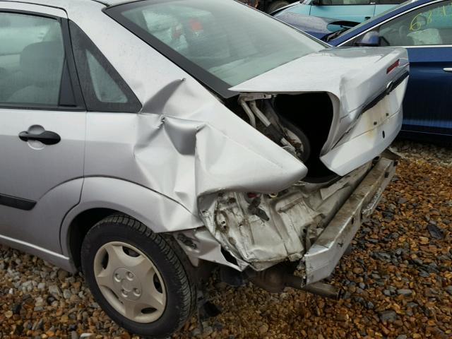 1FAFP33P31W230135 - 2001 FORD FOCUS LX SILVER photo 9