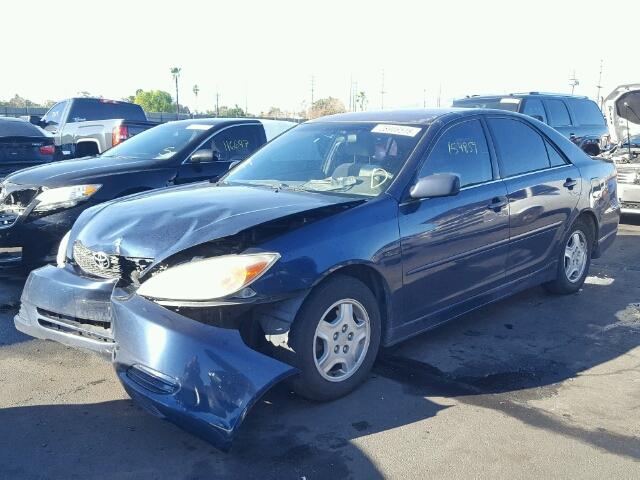 4T1BF32K32U533751 - 2002 TOYOTA CAMRY LE BLUE photo 2