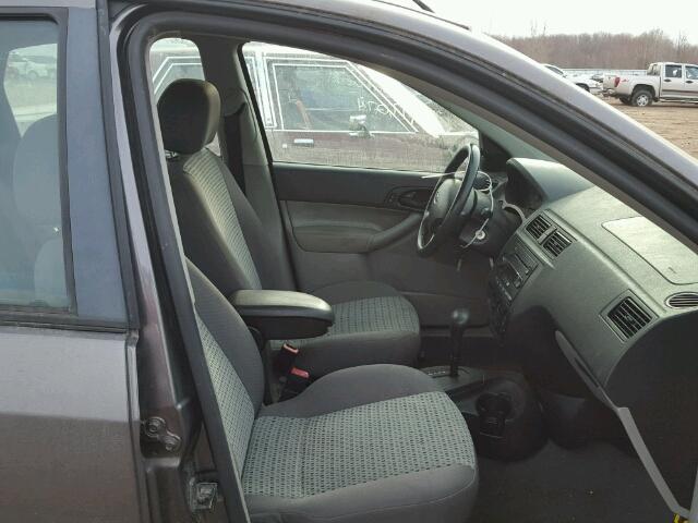 1FAHP34N77W199177 - 2007 FORD FOCUS ZX4 GRAY photo 5