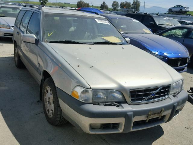 YV1LZ56D0Y2652900 - 2000 VOLVO V70 XC SILVER photo 1