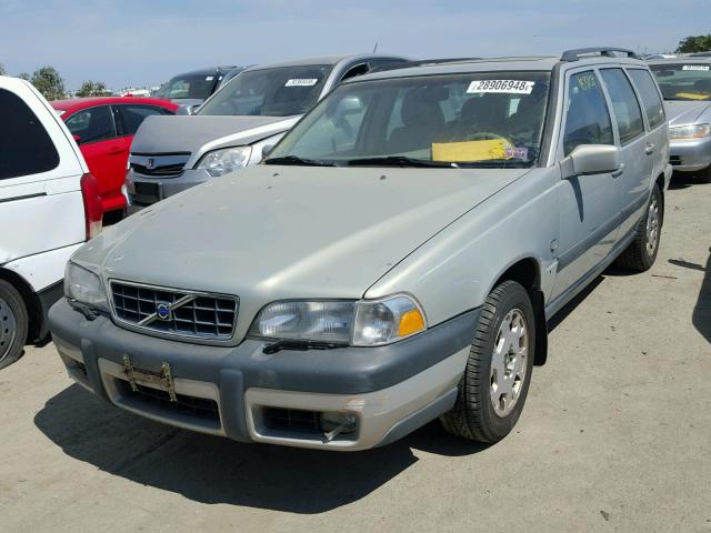 YV1LZ56D0Y2652900 - 2000 VOLVO V70 XC SILVER photo 2