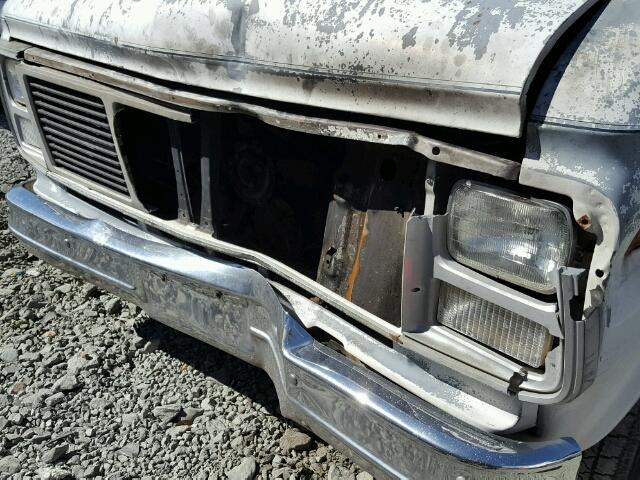 1GTEG25K6J7502561 - 1988 GMC VANDURA G2 WHITE photo 9