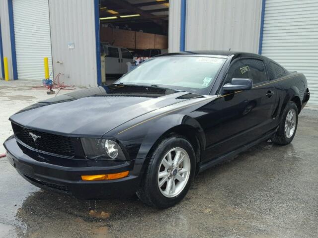 1ZVFT80N565133065 - 2006 FORD MUSTANG BLACK photo 2