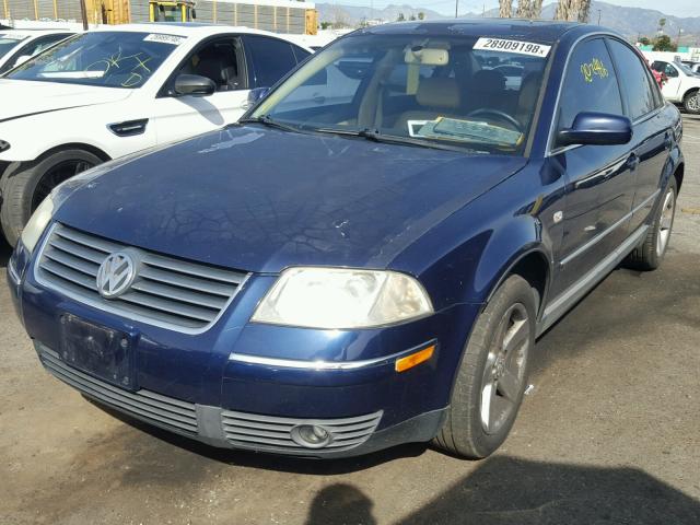 WVWRH63B54P104173 - 2004 VOLKSWAGEN PASSAT GLX BLUE photo 2