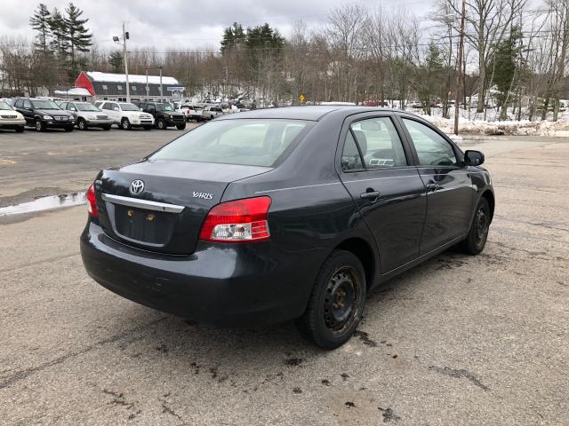 JTDBT923X81295738 - 2008 TOYOTA YARIS GRAY photo 4