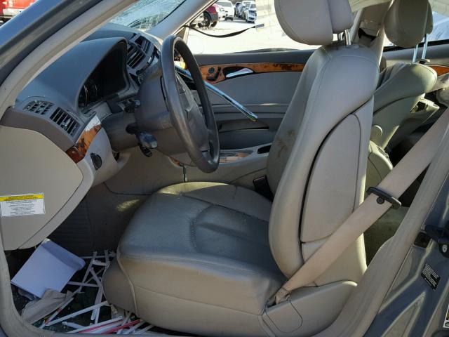 WDBUF56JX6A952633 - 2006 MERCEDES-BENZ E 350 BLUE photo 5