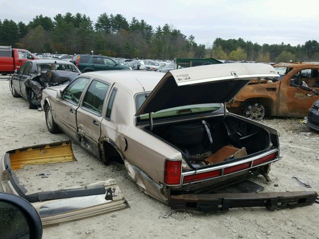 1LNLM82W8VY612839 - 1997 LINCOLN TOWN CAR S BEIGE photo 3