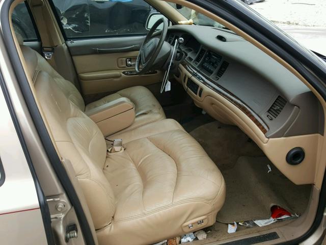 1LNLM82W8VY612839 - 1997 LINCOLN TOWN CAR S BEIGE photo 5