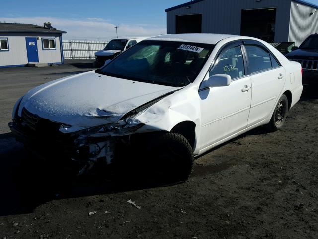 4T1BE32K93U169615 - 2003 TOYOTA CAMRY LE WHITE photo 2