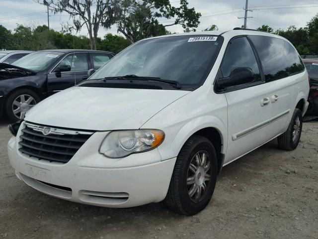 2C4GP54LX5R143997 - 2005 CHRYSLER TOWN & COU WHITE photo 2