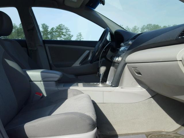 4T1BF3EK3BU681278 - 2011 TOYOTA CAMRY BASE SILVER photo 5