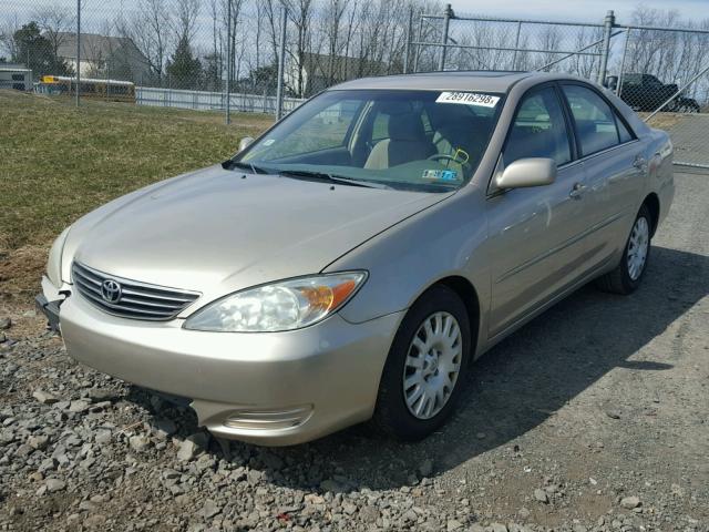 4T1BE32K42U614048 - 2002 TOYOTA CAMRY LE BEIGE photo 2