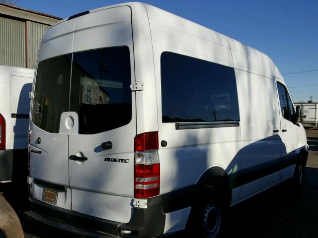 WD3PE7CC4C5646237 - 2012 MERCEDES-BENZ SPRINTER 2 WHITE photo 4