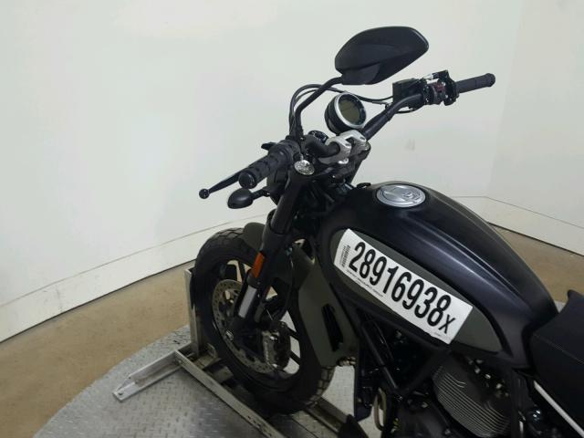 ML015ANM4HT011293 - 2017 DUCATI SCRAMBLER 黑色 照片 16