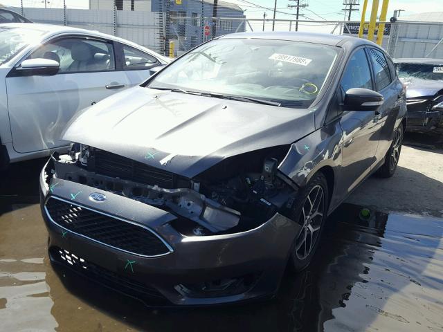 1FADP3M2XHL290418 - 2017 FORD FOCUS SEL GRAY photo 2