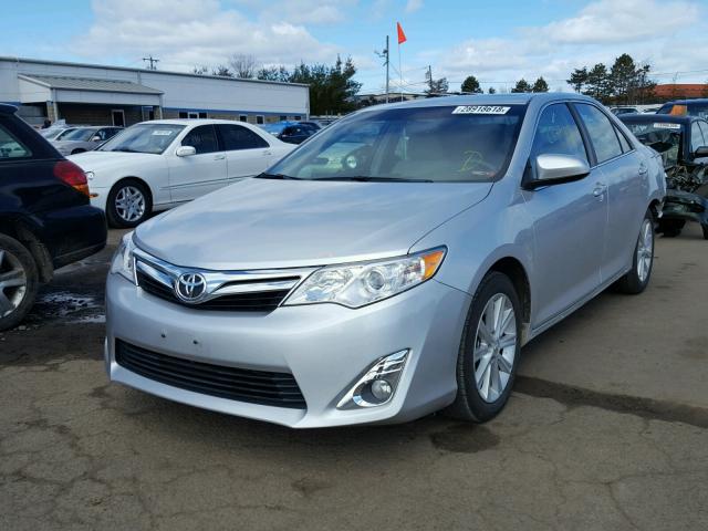 4T1BK1FK2EU545792 - 2014 TOYOTA CAMRY SE SILVER photo 2