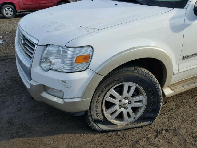 1FMEU74E36UA88936 - 2006 FORD EXPLORER E WHITE photo 9