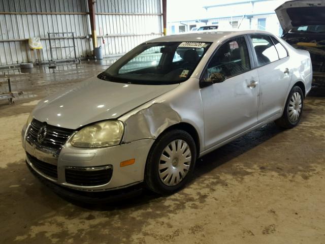 3VWJM71K38M194918 - 2008 VOLKSWAGEN JETTA S SILVER photo 2