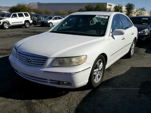 KMHFC46F16A090195 - 2006 HYUNDAI AZERA SE WHITE photo 2