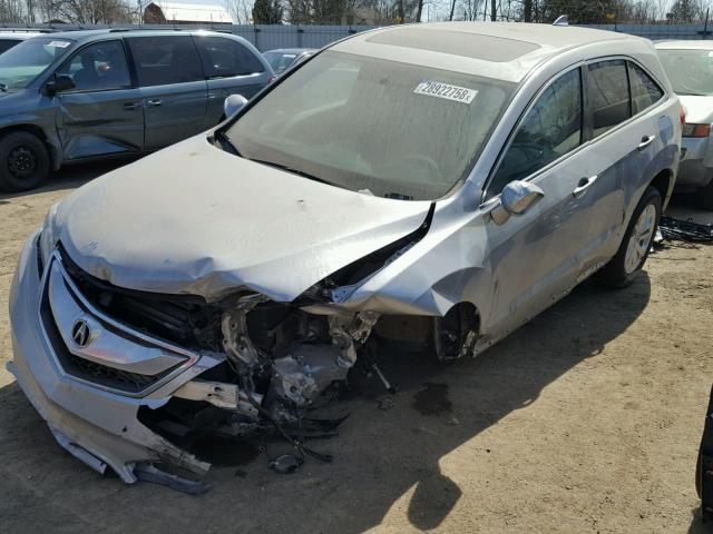 5J8TB4H3XJL007746 - 2018 ACURA RDX BASE SILVER photo 2