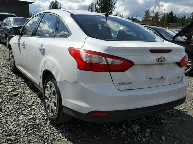 1FAHP3F28CL362868 - 2012 FORD FOCUS SE WHITE photo 3