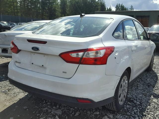 1FAHP3F28CL362868 - 2012 FORD FOCUS SE WHITE photo 4