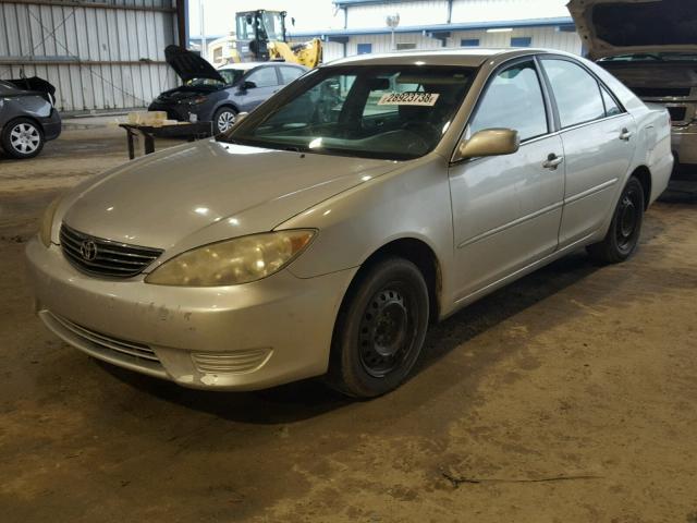 4T1BE32K45U548962 - 2005 TOYOTA CAMRY LE SILVER photo 2