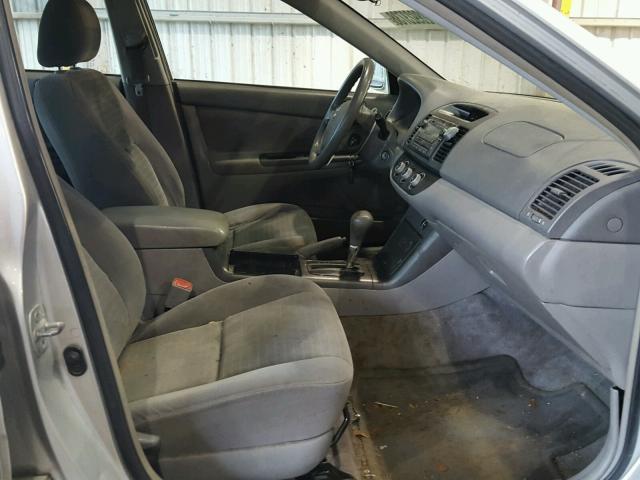 4T1BE32K45U548962 - 2005 TOYOTA CAMRY LE SILVER photo 5