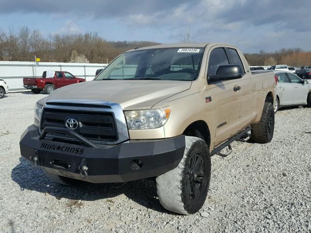 5TFUW5F12AX145286 - 2010 TOYOTA TUNDRA DOU GOLD photo 2