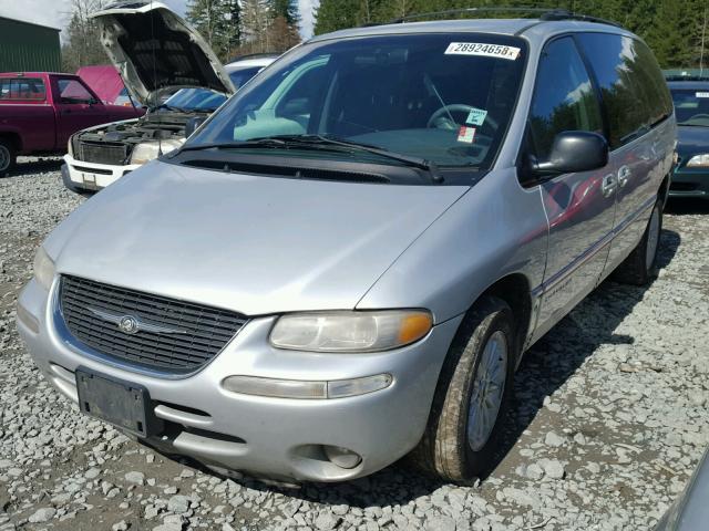 1C4GP54L8YB507028 - 2000 CHRYSLER TOWN & COU SILVER photo 2