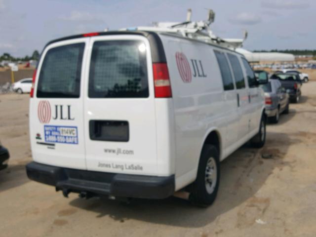 1GCWGFBA0B1127181 - 2011 CHEVROLET EXPRESS G2 WHITE photo 4