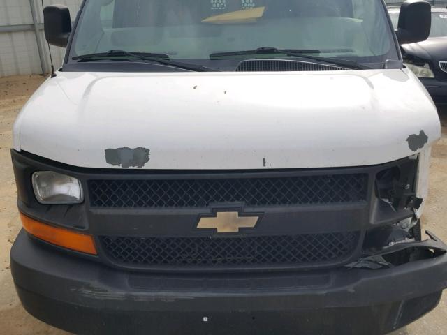 1GCWGFBA0B1127181 - 2011 CHEVROLET EXPRESS G2 WHITE photo 7