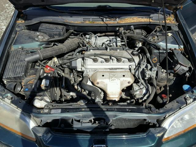 1HGCG5641WA222065 - 1998 HONDA ACCORD LX GREEN photo 7