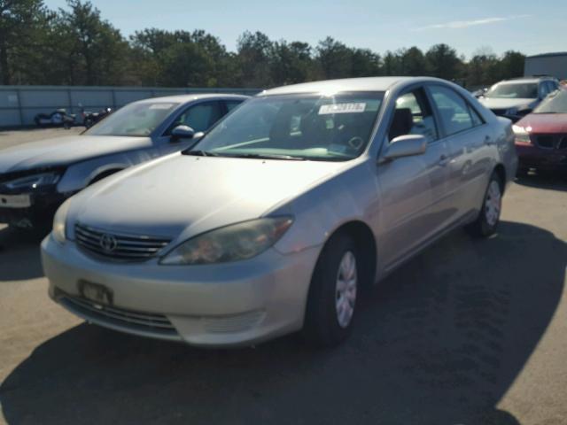 4T1BE32K15U416726 - 2005 TOYOTA CAMRY LE SILVER photo 2