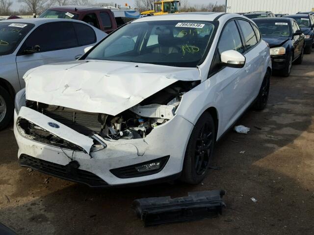 1FADP3K2XGL307705 - 2016 FORD FOCUS SE WHITE photo 2