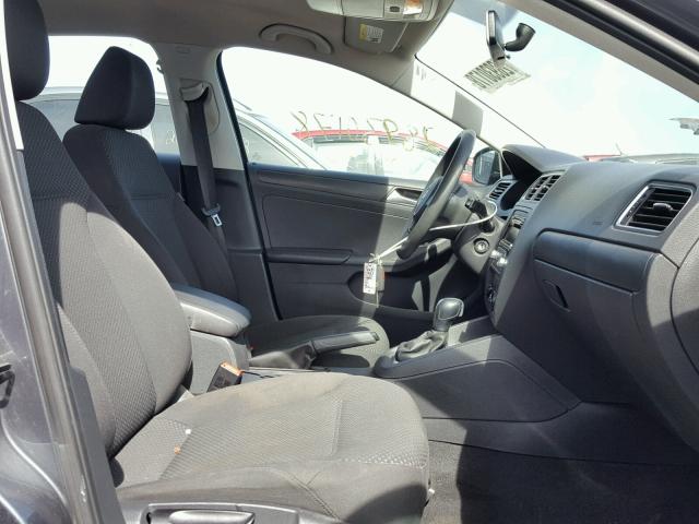 3VW2K7AJ0DM431778 - 2013 VOLKSWAGEN JETTA BASE Մոխրագույն լուսանկար 5