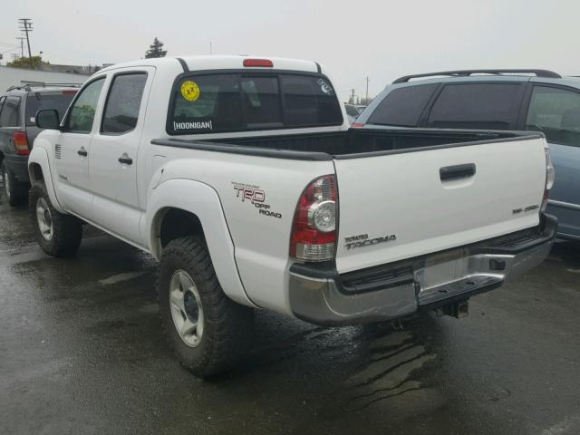 5TELU4EN0AZ685499 - 2010 TOYOTA TACOMA DOU WHITE photo 3