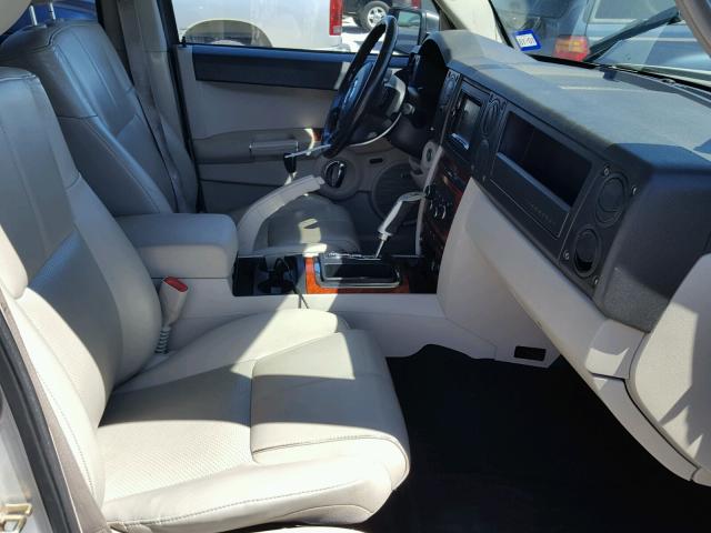 1J8HH58N86C357631 - 2006 JEEP COMMANDER SILVER photo 5