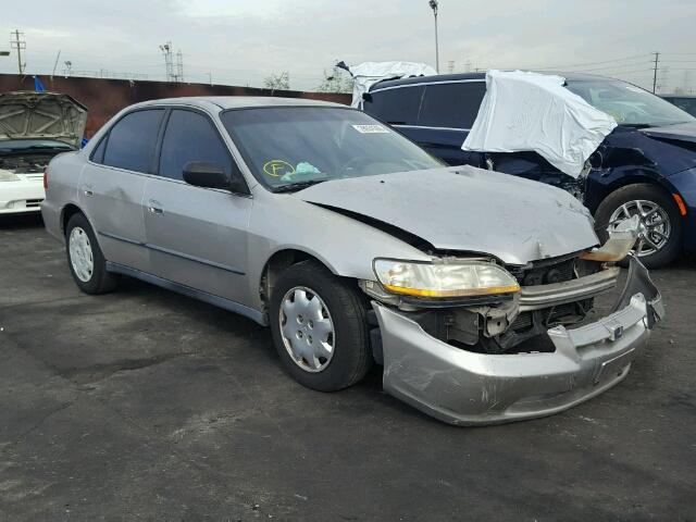 1HGCG6657XA001859 - 1999 HONDA ACCORD LX SILVER photo 1