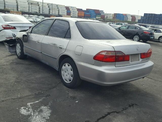 1HGCG6657XA001859 - 1999 HONDA ACCORD LX SILVER photo 3