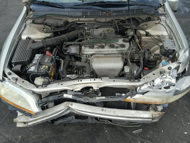 1HGCG6657XA001859 - 1999 HONDA ACCORD LX SILVER photo 7