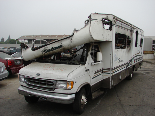 1FDXE45S21HA54707 - 2001 COACH E450 WHITE photo 2