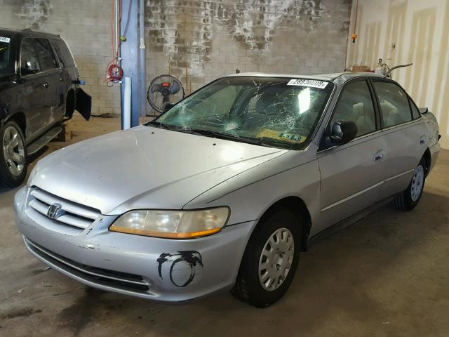 1HGCF86601A040761 - 2001 HONDA ACCORD VAL SILVER photo 2