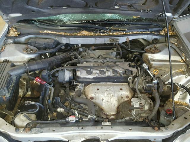 1HGCF86601A040761 - 2001 HONDA ACCORD VAL SILVER photo 7