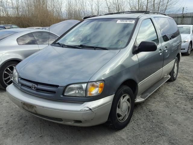 4T3ZF13C6WU002597 - 1998 TOYOTA SIENNA LE GRAY photo 2