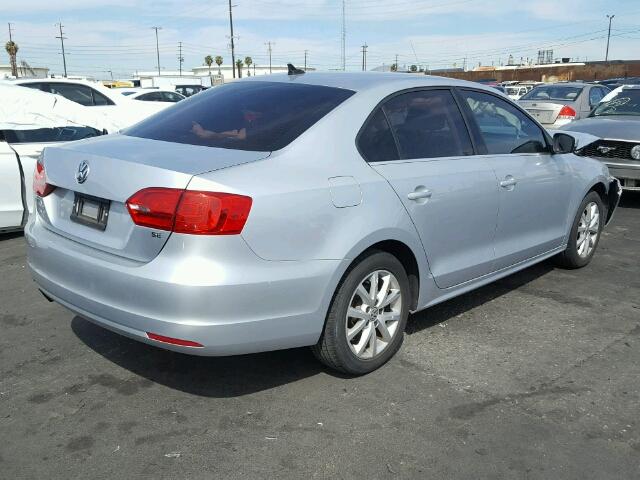 3VWD17AJ9EM286351 - 2014 VOLKSWAGEN JETTA SE SILVER photo 4