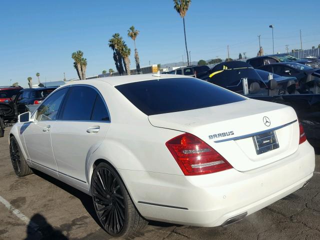 WDDNG7BB9BA380256 - 2011 MERCEDES-BENZ S 550 WHITE photo 3