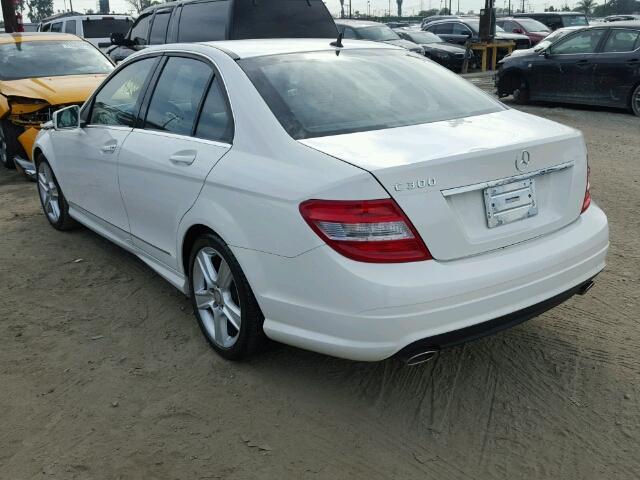 WDDGF5EB6BA444815 - 2011 MERCEDES-BENZ C 300 WHITE photo 4