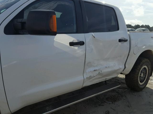 5TFDW5F11CX238397 - 2012 TOYOTA TUNDRA CRE WHITE photo 9