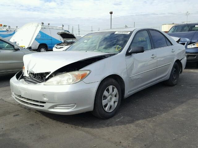 4T1BE32K53U683106 - 2003 TOYOTA CAMRY LE SILVER photo 2